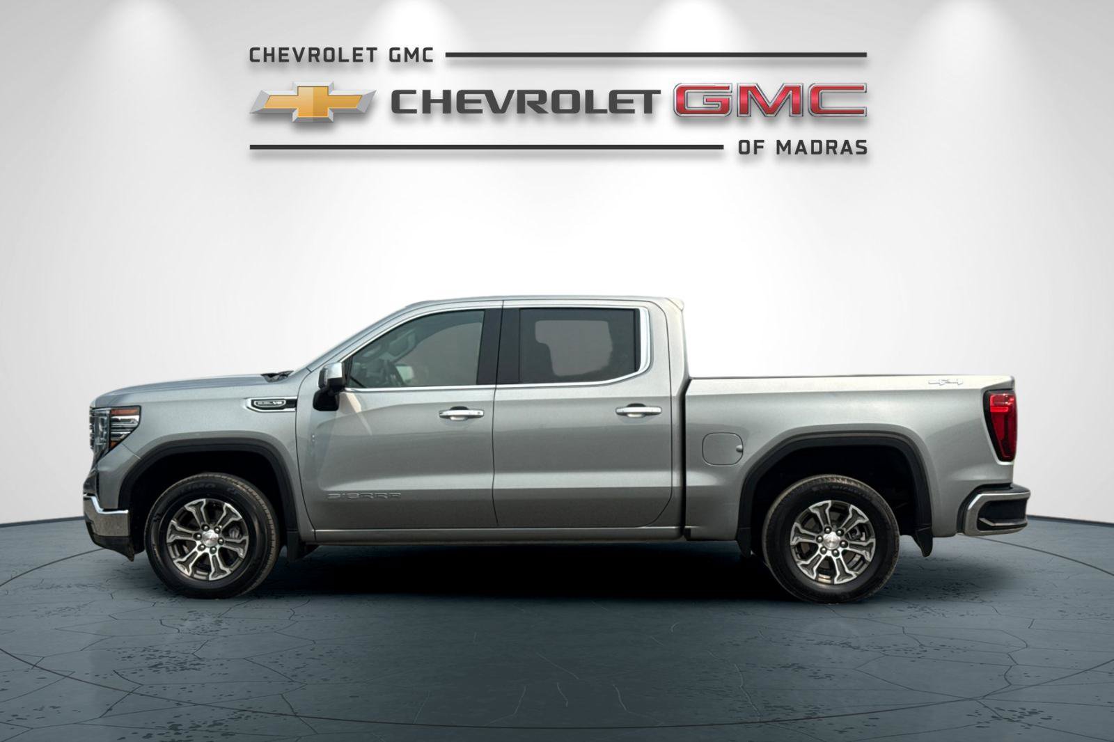 Used 2025 GMC Sierra 1500 SLT AWD/4WD image 6