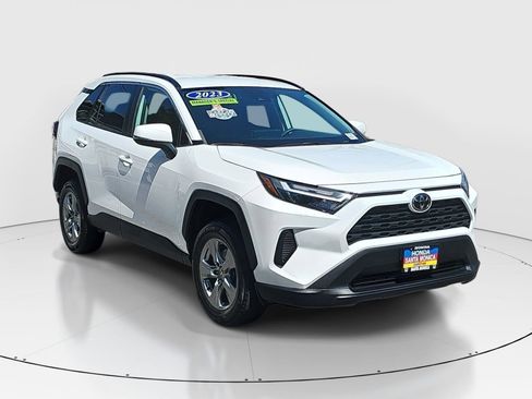 Used 2023 Toyota RAV4 XLE AWD/4WD image 3