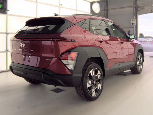 Used 2024 Hyundai Kona SEL AWD/4WD image 4