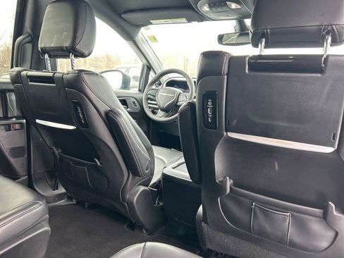 Used 2023 Chrysler Pacifica Touring-L w/ Uconnect Theater Family Group image 22