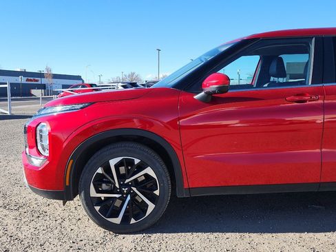 Used 2024 Mitsubishi Outlander SE image 10