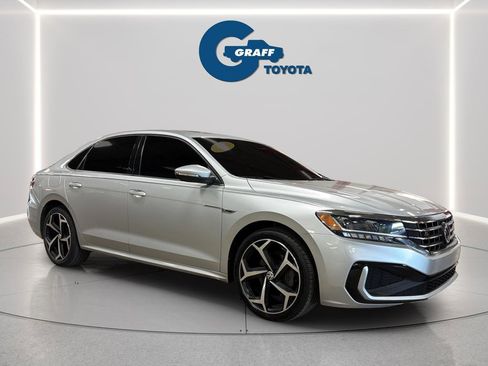 Used 2020 Volkswagen Passat 2.0T R-Line FWD image 4