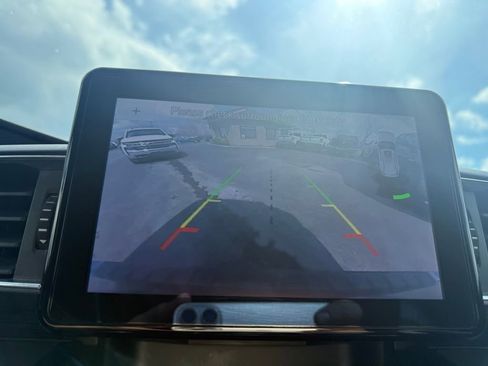 Used 2020 Ford Explorer XLT w/ Equipment Group 202A AWD/4WD image 9