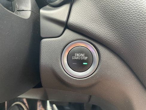 Used 2020 Chevrolet Equinox LT image 18