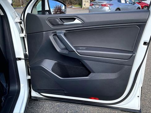 Used 2019 Volkswagen Tiguan SE image 22