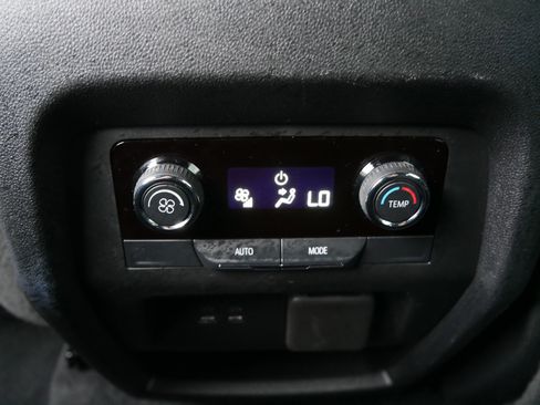 Used 2024 Chevrolet Traverse LT image 12