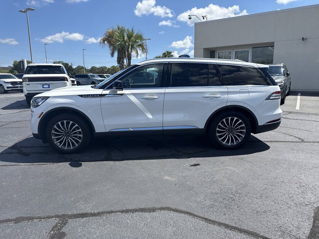 Used 2023 Lincoln Aviator Reserve w/ Elements Package Plus AWD/4WD image 2