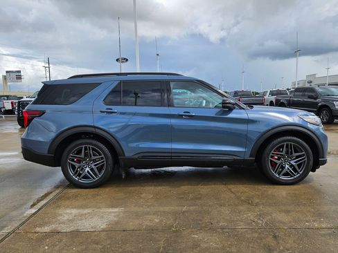 Used 2025 Ford Explorer ST RWD image 2