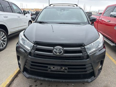 Used 2017 Toyota Highlander SE image 2