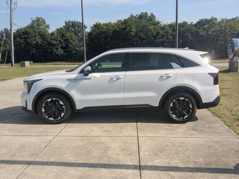 Used 2024 Kia Sorento S w/ Panoramic Sunroof Package FWD image 6