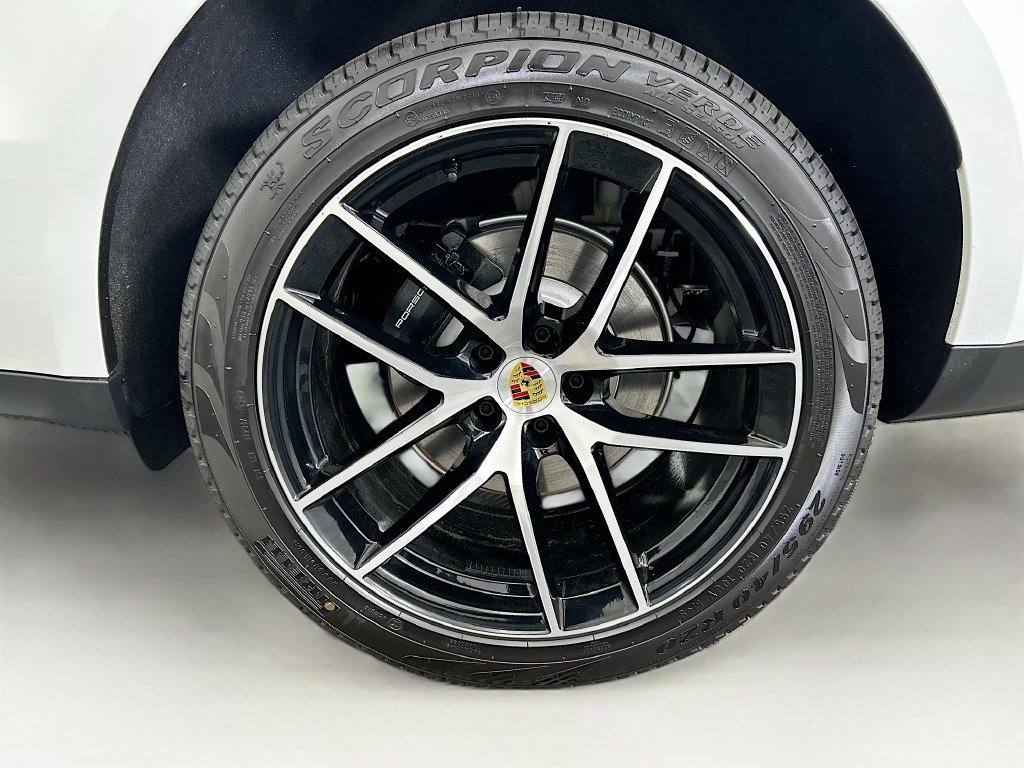 Used 2026 Porsche Macan AWD/4WD image 32
