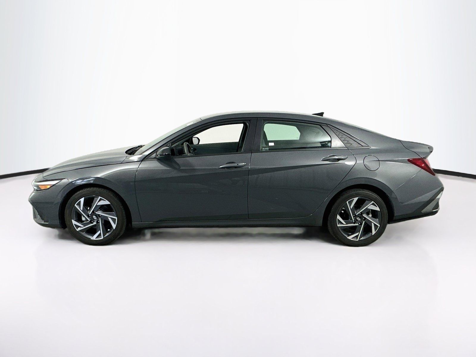 Used 2025 Hyundai Elantra Sport FWD image 8