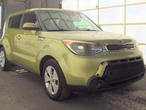 Used 2016 Kia Soul w/ Convenience Package FWD image 3