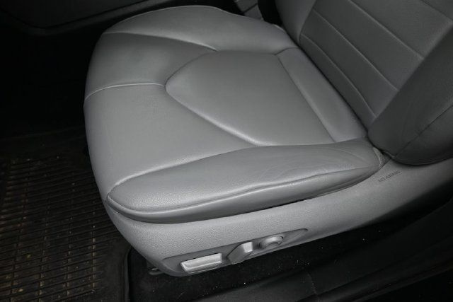 Used 2021 Toyota Highlander XLE AWD/4WD image 23