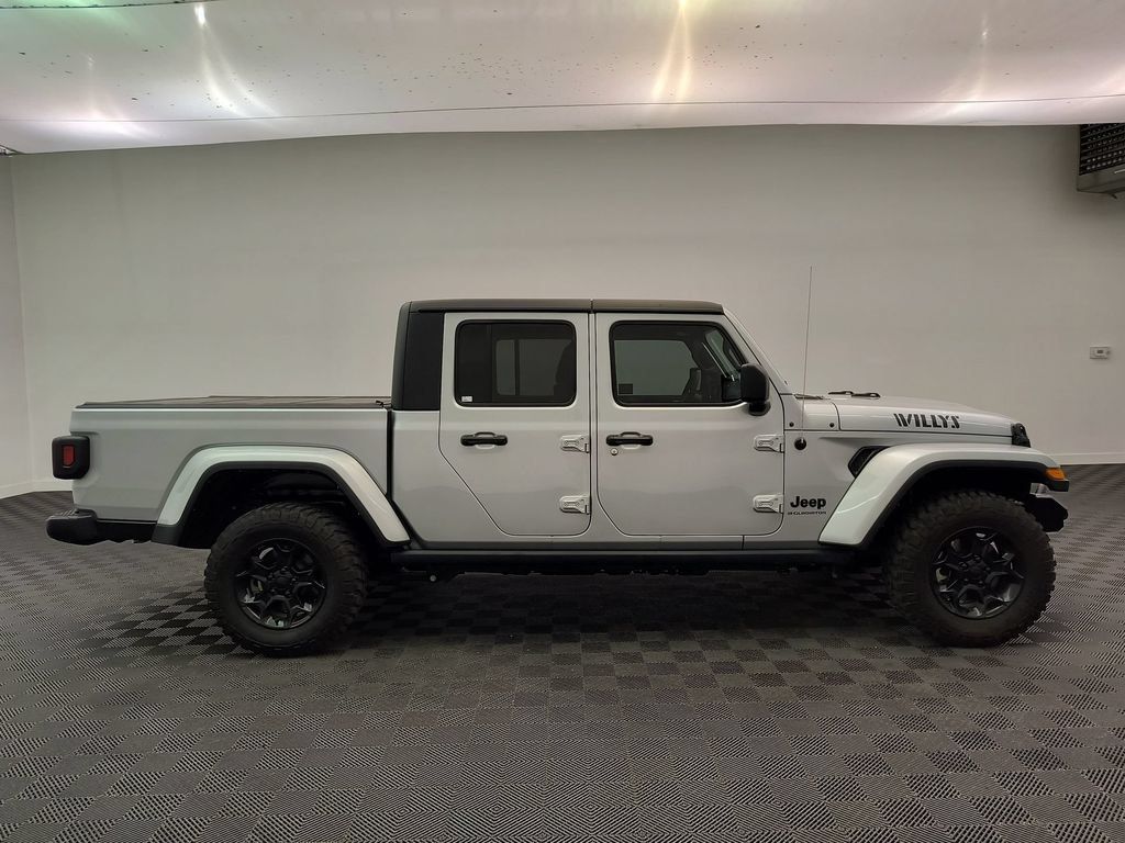 Used 2023 Jeep Gladiator Sport AWD/4WD image 8