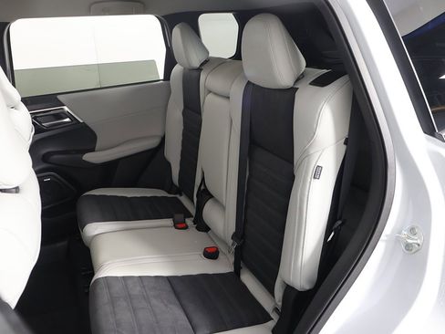 New 2026 Mitsubishi Outlander SE image 33