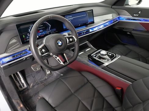 Used 2024 BMW 740i xDrive image 28