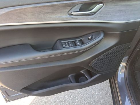 New 2026 Jeep Grand Cherokee Altitude AWD/4WD image 19