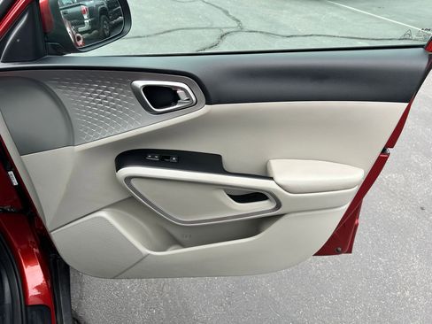 Used 2023 Kia Soul LX image 26