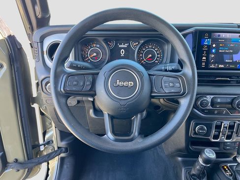 Used 2025 Jeep Gladiator Sport image 11