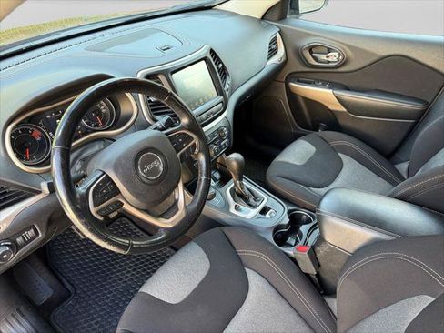 Certified 2018 Jeep Cherokee Latitude AWD/4WD image 12