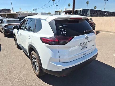Used 2024 Nissan Rogue SV image 7