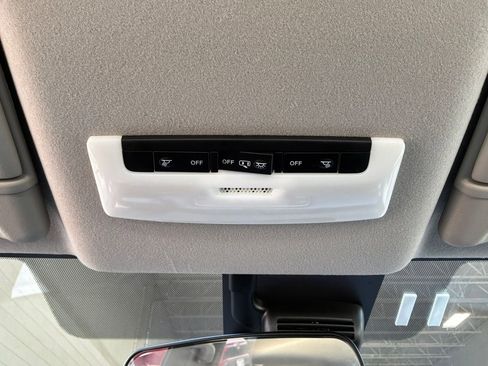 Used 2025 Nissan Versa SV FWD image 16