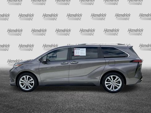 Certified 2023 Toyota Sienna Platinum FWD image 7