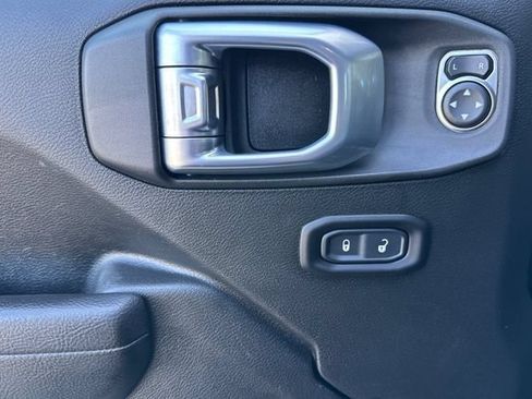 Used 2022 Jeep Gladiator Sport AWD/4WD image 11