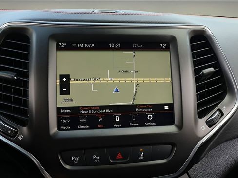 Used 2020 Jeep Cherokee Trailhawk AWD/4WD image 23