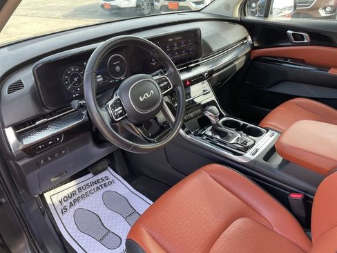 Used 2024 Kia Carnival SX Prestige image 4