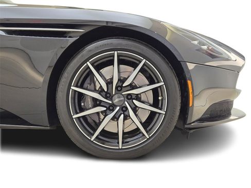 Used 2021 Aston Martin DB11 image 8