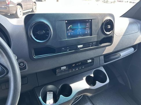Used 2022 Mercedes-Benz Sprinter 1500 image 28