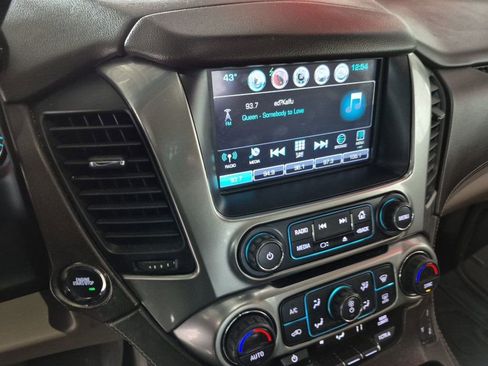 Used 2018 Chevrolet Suburban Premier image 10