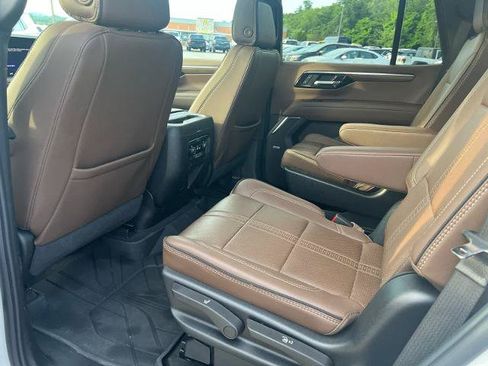 Used 2025 Chevrolet Tahoe High Country AWD/4WD image 10