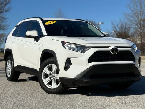 Used 2019 Toyota RAV4 XLE w/ Convenience Package image 2