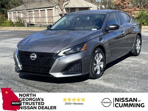 Used 2025 Nissan Altima 2.5 S image 1