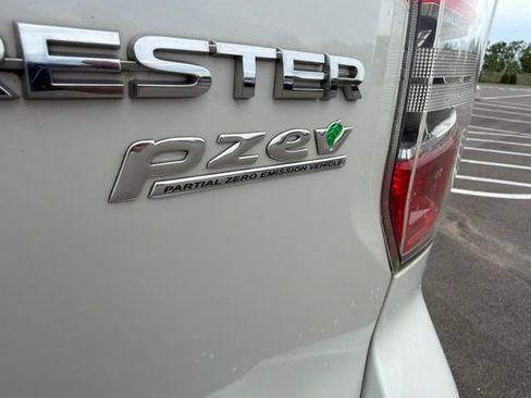 Used 2015 Subaru Forester 2.5i Premium w/ All-Weather Package AWD/4WD image 9