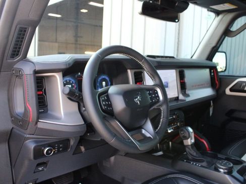 New 2026 Ford Bronco Outer Banks w/ Sasquatch Package AWD/4WD image 2