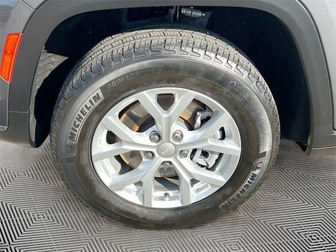 Used 2023 Jeep Grand Cherokee L Limited image 32