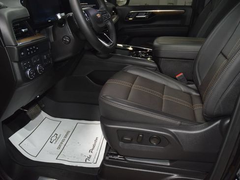 Used 2025 Chevrolet Tahoe High Country AWD/4WD image 39