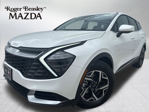 Used 2025 Kia Sportage LX image 1