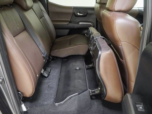 Used 2017 Toyota Tacoma Limited w/ Tow Package image 39