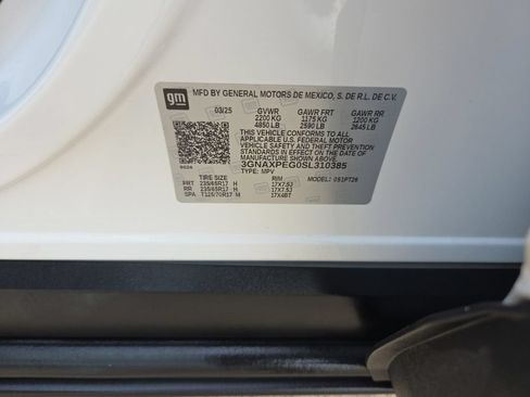 Used 2025 Chevrolet Equinox LT AWD/4WD image 3