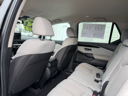 Used 2023 Honda Pilot LX image 16