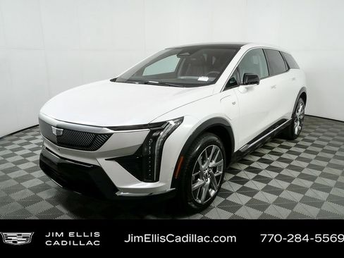 Certified 2025 Cadillac Optiq Luxury 2 w/ LPO, Floor Liner Package image 1