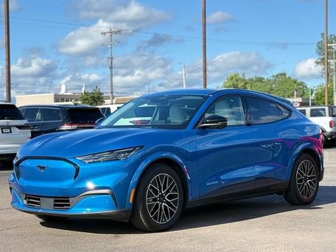 Used 2025 Ford Mustang Mach-E Premium AWD/4WD image 35