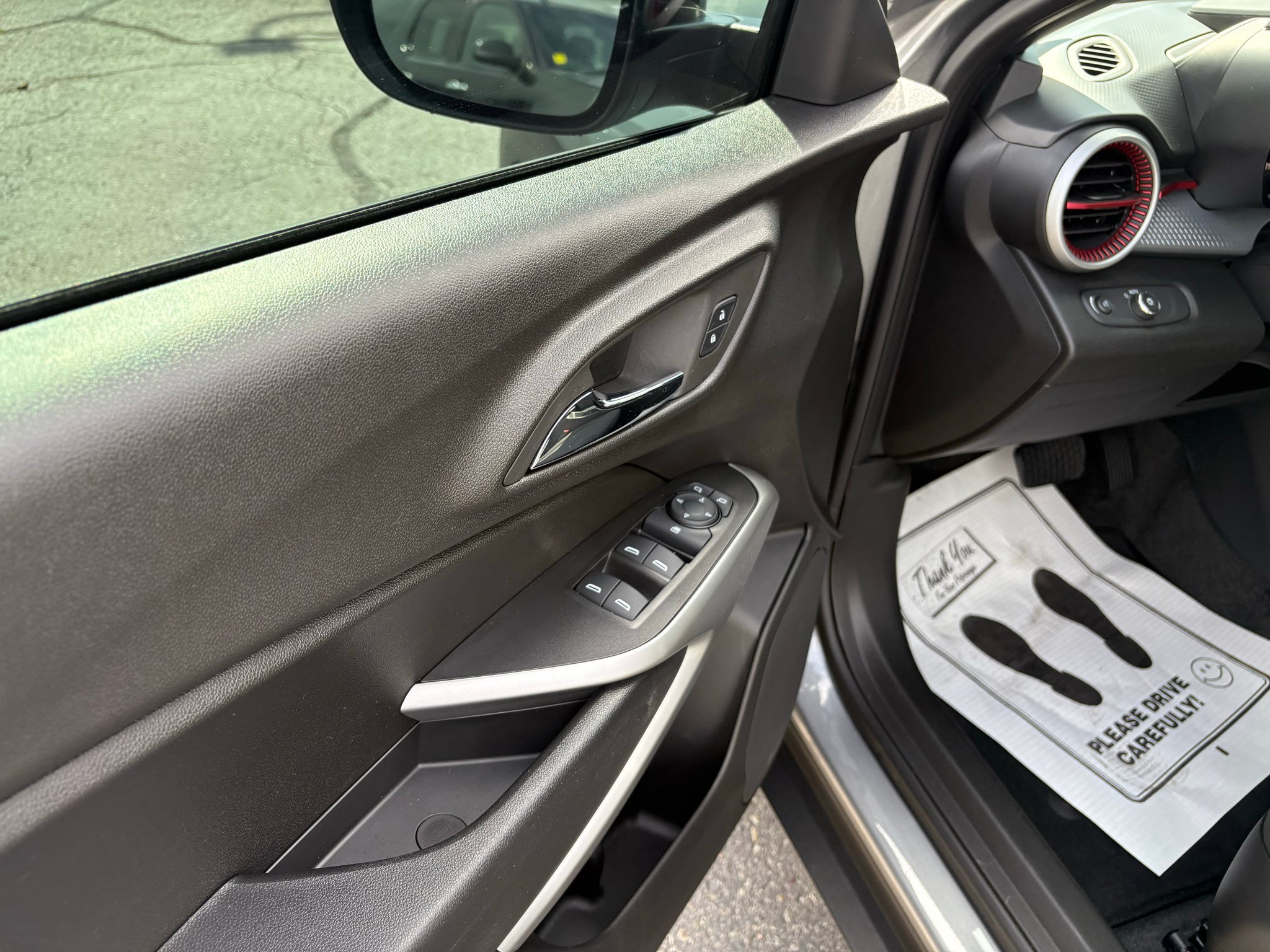 Used 2024 Chevrolet Trax RS w/ Driver Confidence Package FWD image 9