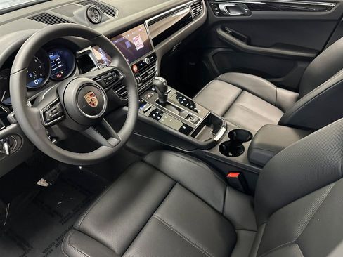 New 2025 Porsche Macan image 4