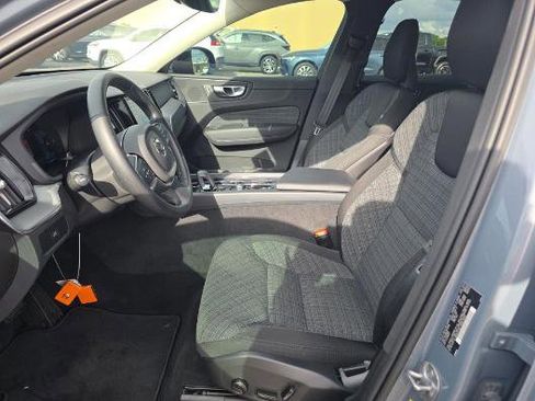 Used 2024 Volvo XC60 B5 Core AWD/4WD image 3